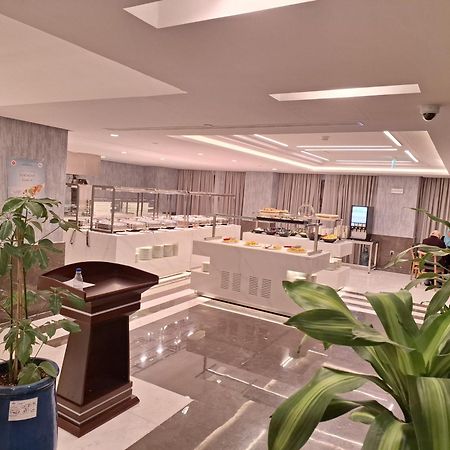 Maden Alrawda Hotel Медина Екстериор снимка The lounge at the airport