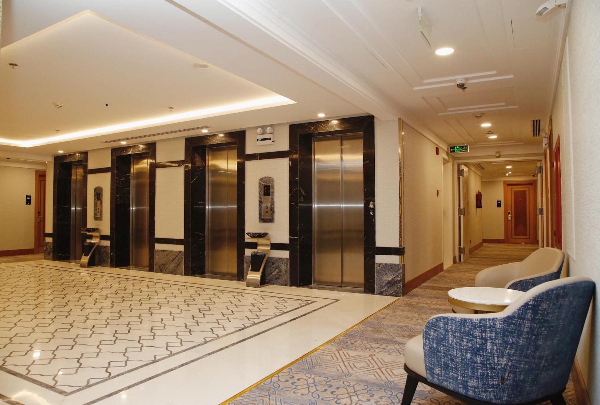 Maden Alrawda Hotel Медина Екстериор снимка Elevators at the hotel