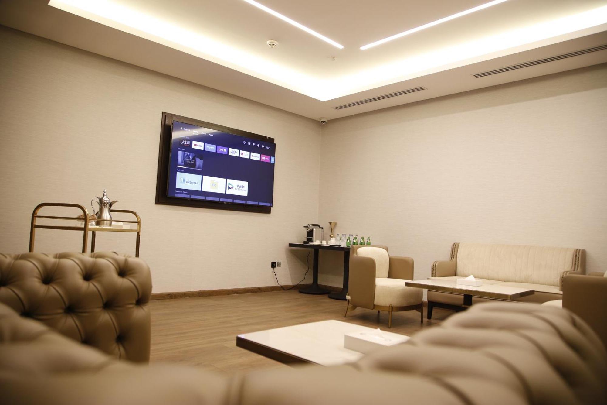 Maden Alrawda Hotel Медина Екстериор снимка The lounge at the airport