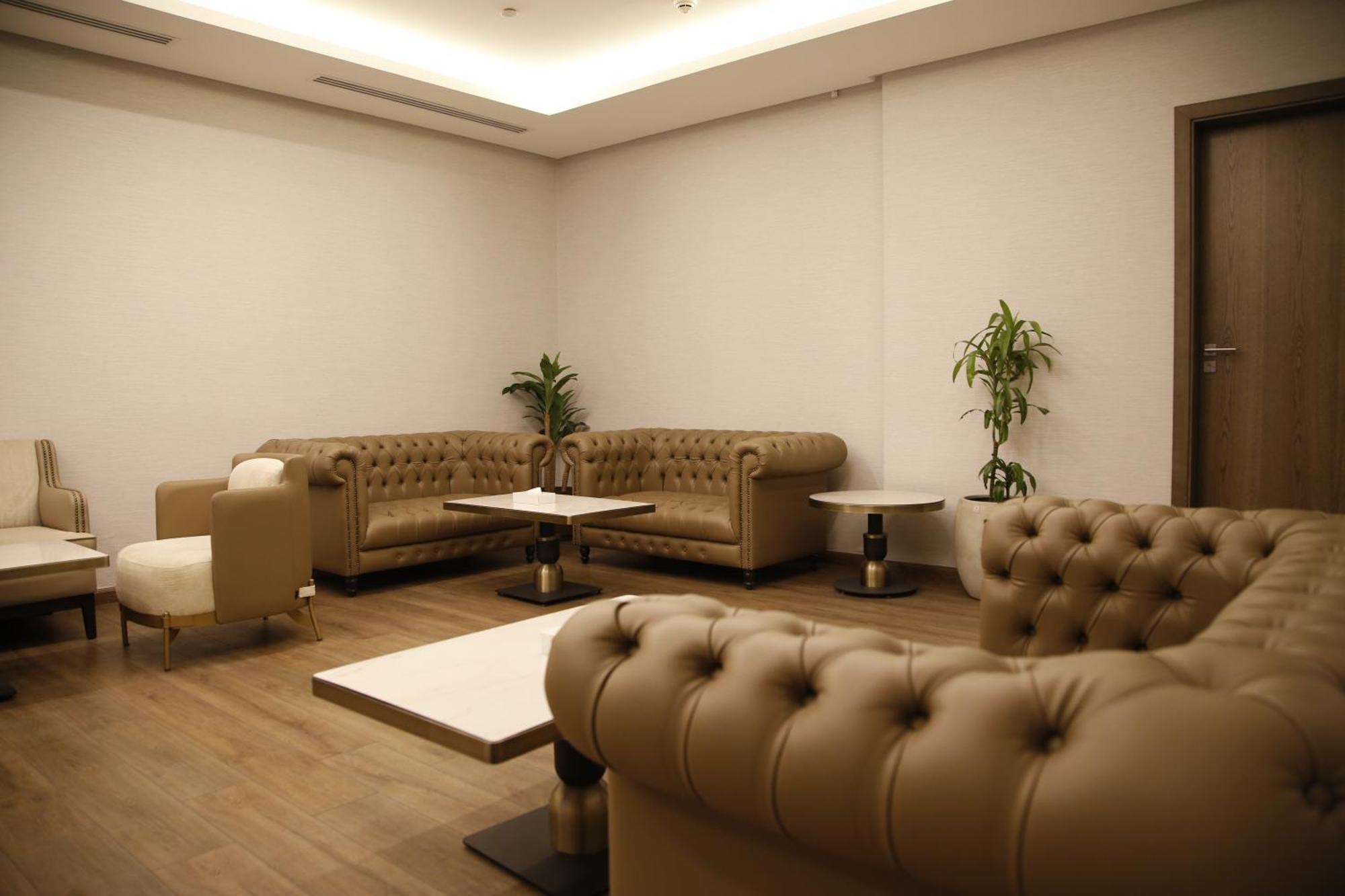 Maden Alrawda Hotel Медина Екстериор снимка VIP Lounge at Tan Son Nhat International Airport
