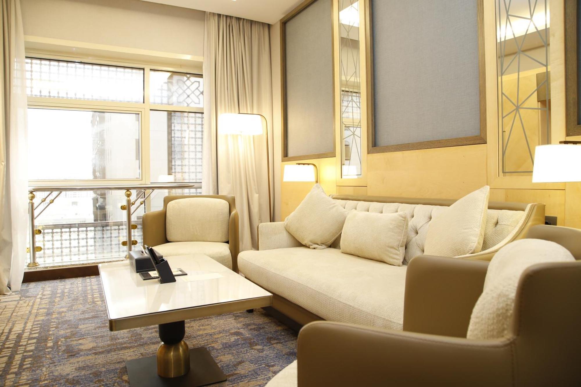 Maden Alrawda Hotel Медина Екстериор снимка A suite at the hotel