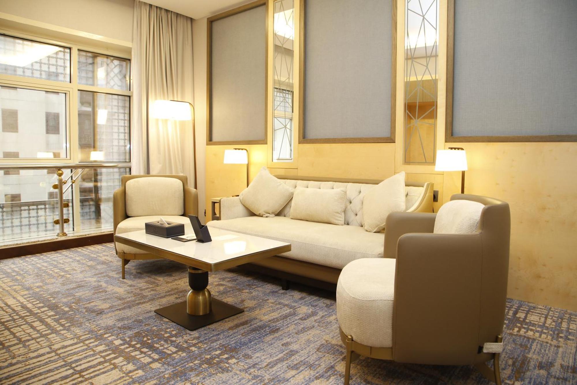 Maden Alrawda Hotel Медина Екстериор снимка A suite at the hotel
